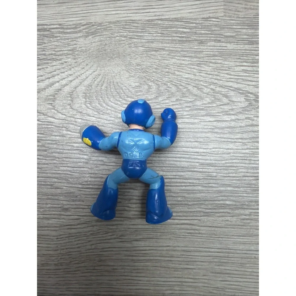 MEGA MAN Nintendo PVC 2